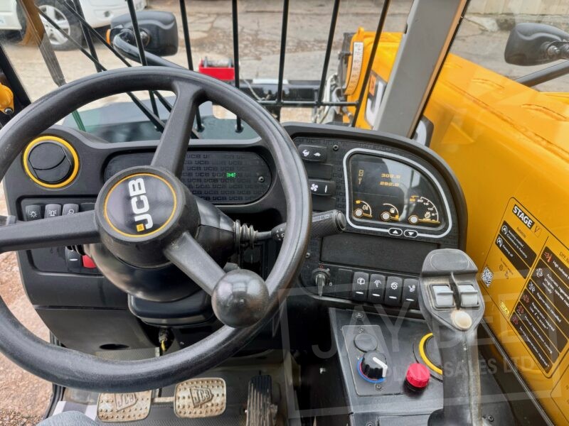 6140-JCB-525-60-telehandler-7