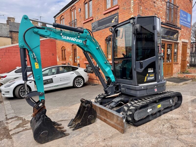6293-Sunward-SWE25UK-excavator-1