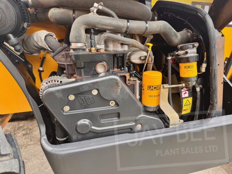 6317-JCB-535-125-telehandler-11