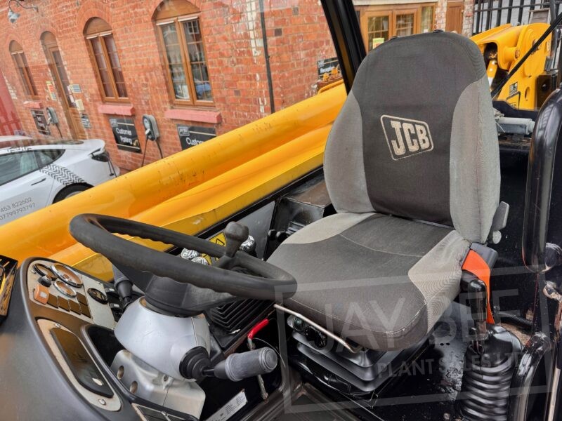 6317-JCB-535-125-telehandler-8