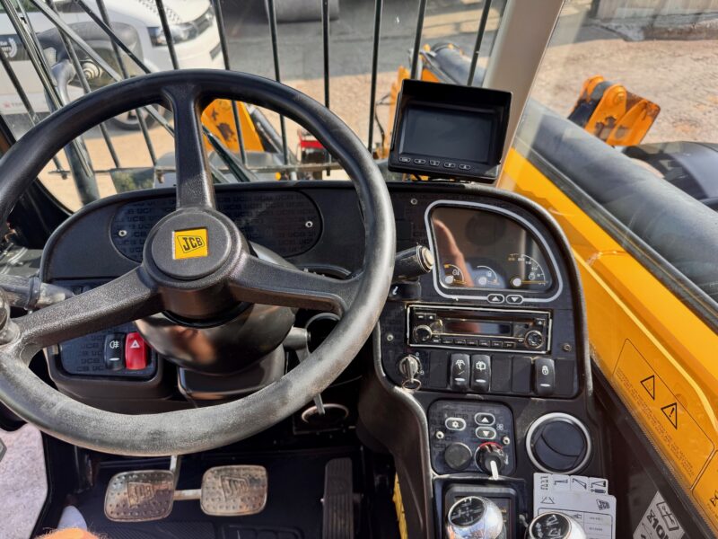 6385-JCB-535-125-telehandler-12