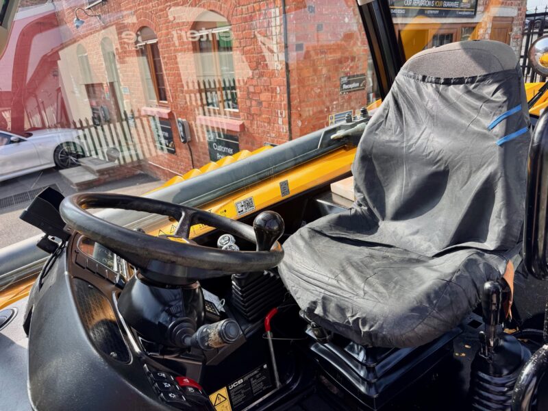 6385-JCB-535-125-telehandler-8