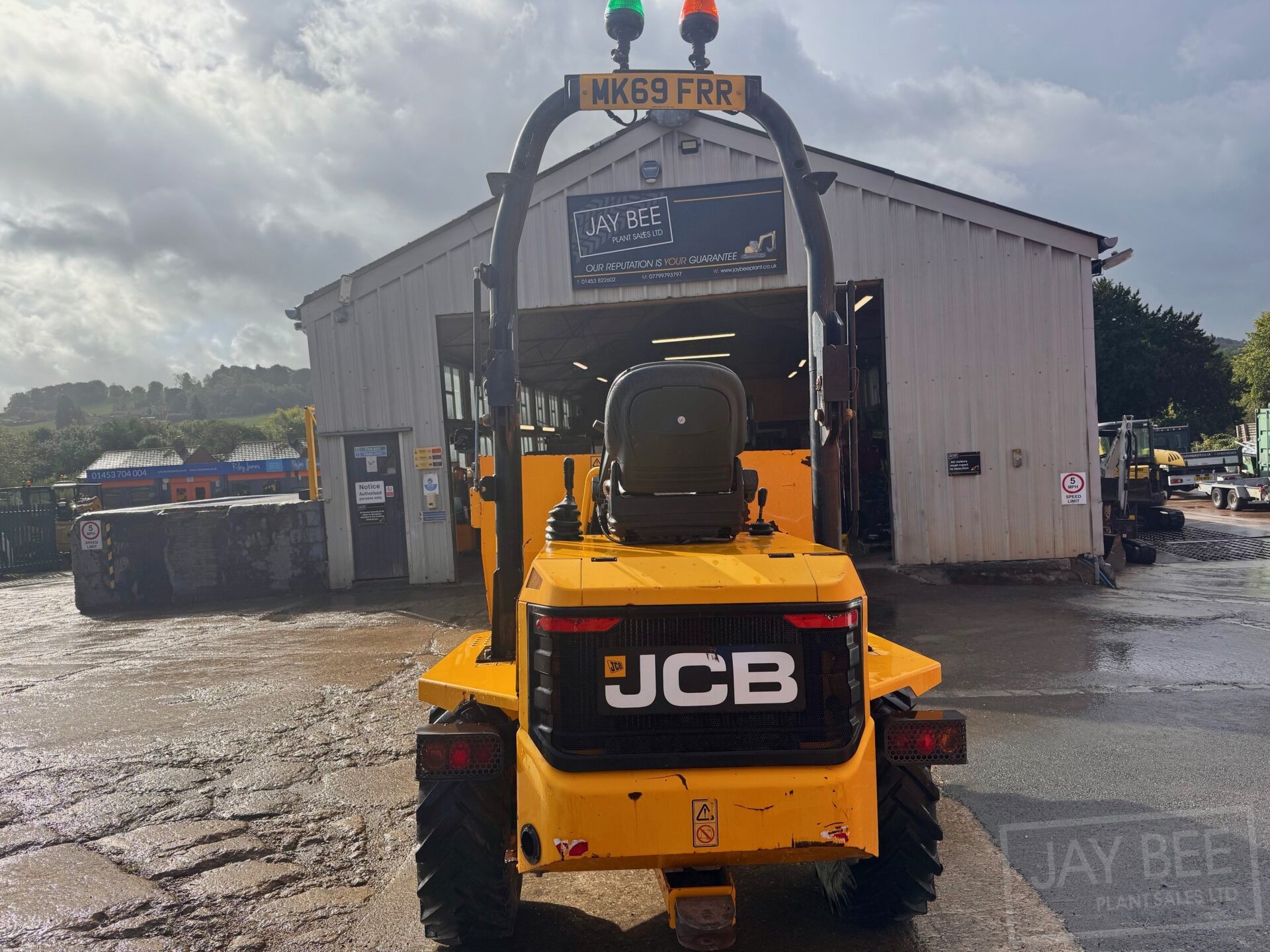 6386-jcb-3-ton-dumper-5