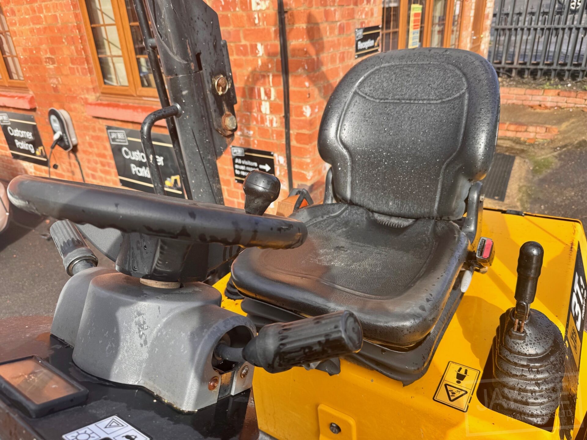 6386-jcb-3-ton-dumper-7