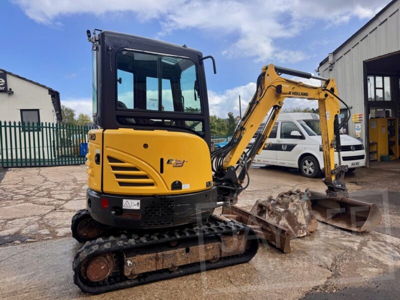 2017 New Holland E26C 10