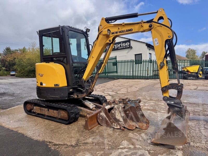 2017 New Holland E26C 11