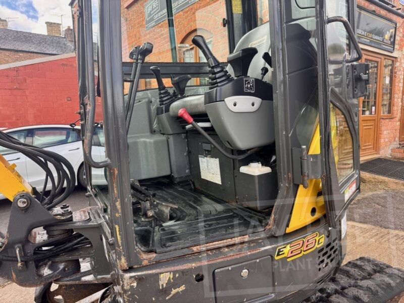 2017 New Holland E26C 13
