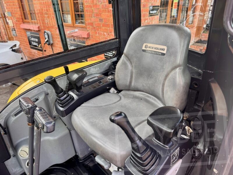 2017 New Holland E26C 6