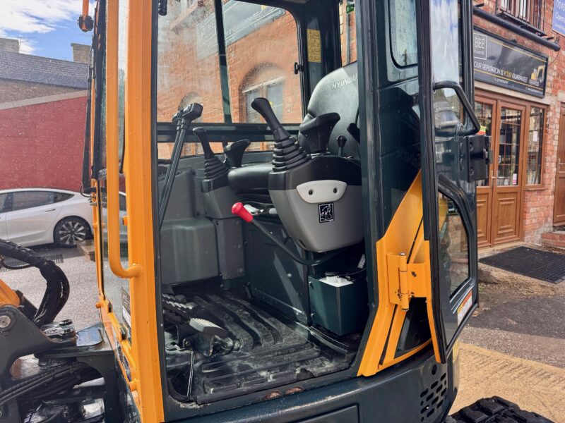 6393-hyundai-r25z-excavator-13