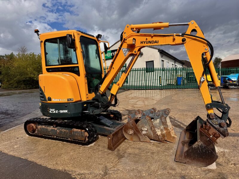 6393-hyundai-r25z-excavator-2