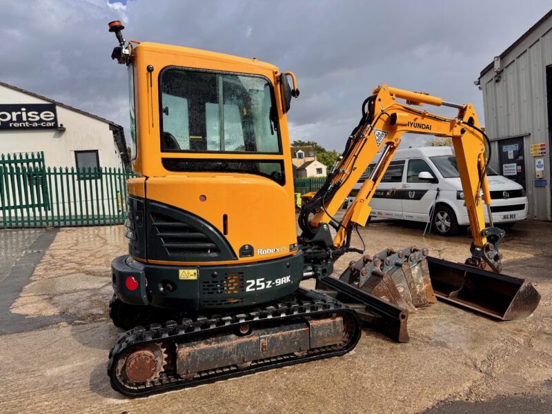 6393-hyundai-r25z-excavator-3