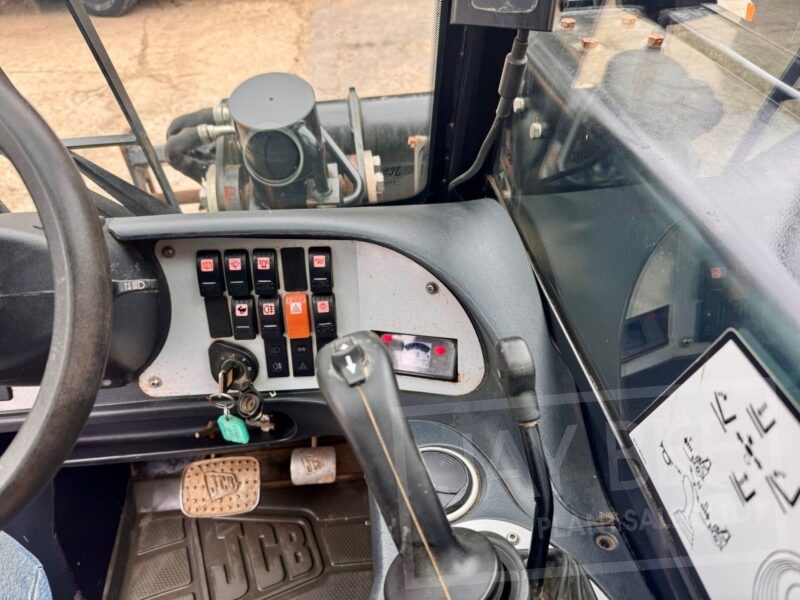 6405-JCB-520-40-telehandler-10